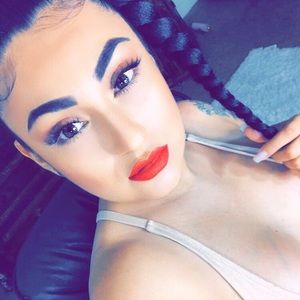 Meet your Posher, Fabiola